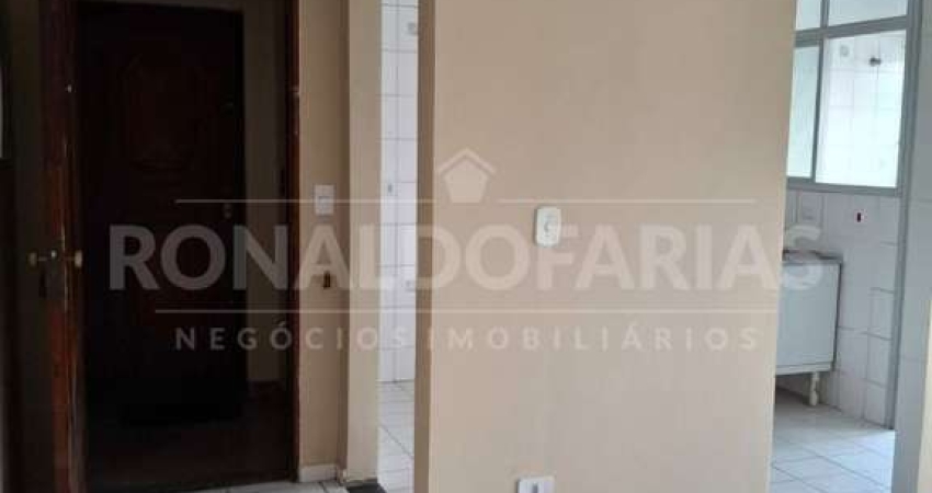 Apartamento para locação sendo 2 quartos  , sala grande ,1 banheiro ,1 vaga de garagem.