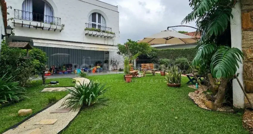 Casa a Venda no Bolsao de Interlagos com 5 Dormitorios 2 Suites e 4 Vagas de Garagem