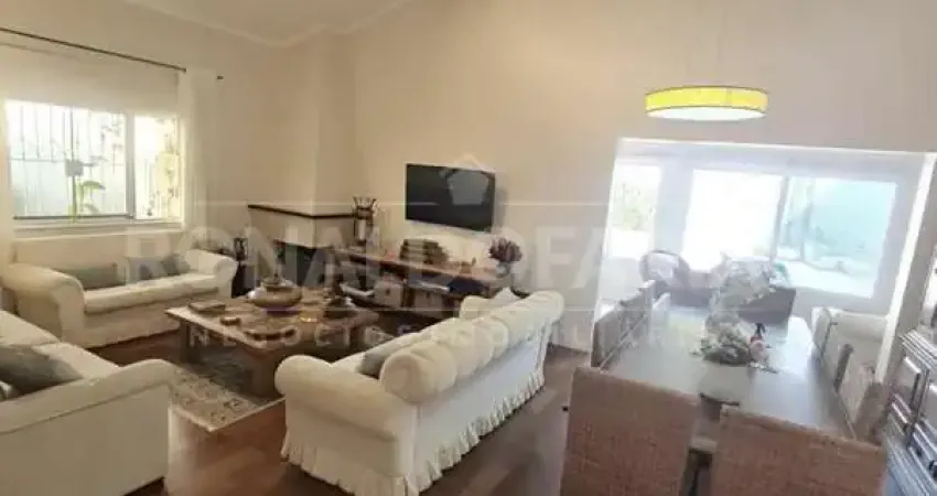 Casa à venda em interlagos área nobre 3 dormitórios 1 suíte e 4 vagas de garagem