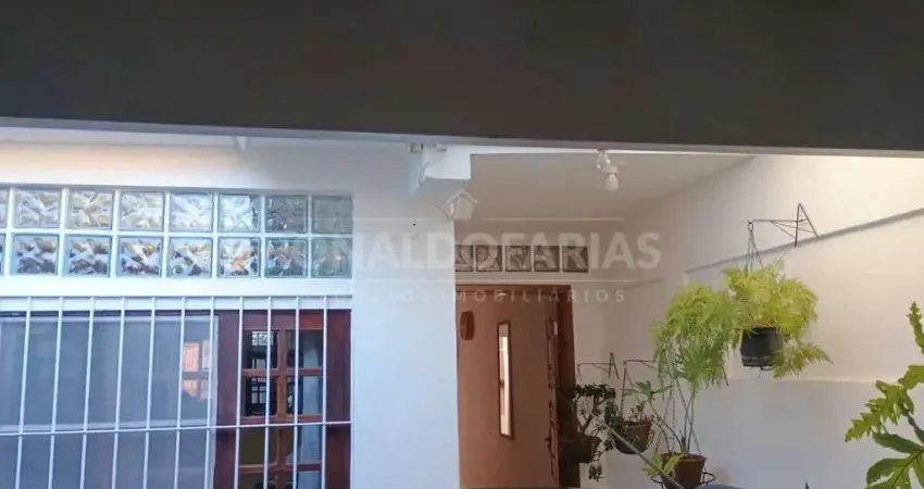 SOBRADO À VENDA  COM 2 DORM., 2 VAGAS EM vILA SÃO JOSÉ.