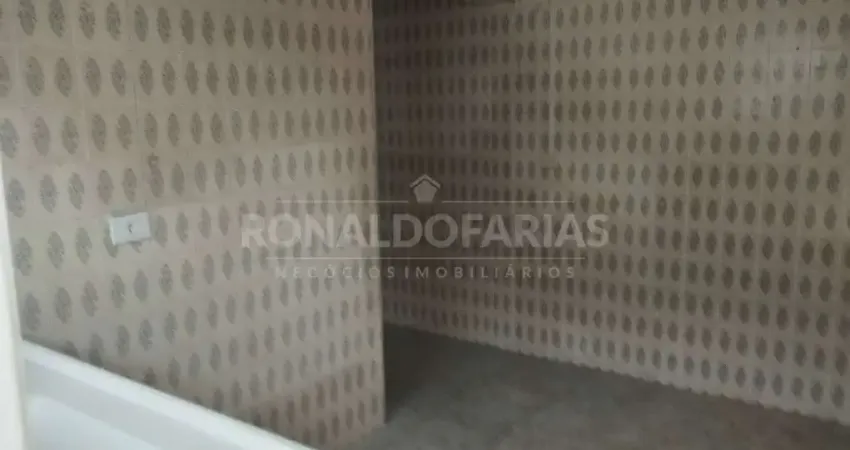 Casa terrea para locação sendo 2 quartos , 1 sala , 1banheiro ,1 vaga.