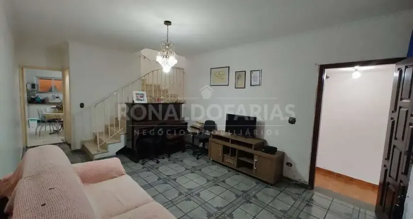 Sobrado à venda com 3 dormitórios, 1 suíte e 2 vagas na região de interlagos.