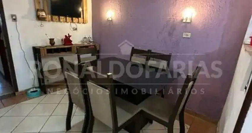 Casa terrea a venda sendo 22 quartos ,2 salas ,2 vagas de garagem coberta , cozinha ampla.