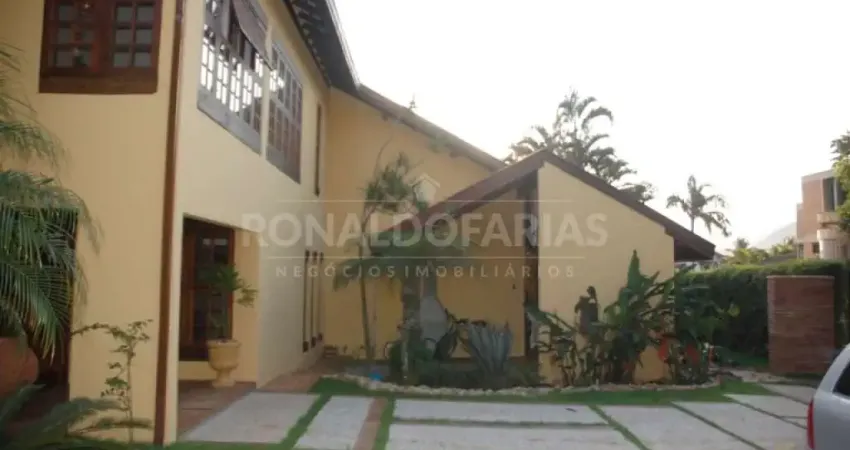 Vendo casa  em condomínio na  Praia  Martim  de Sá  Caraguatatuba