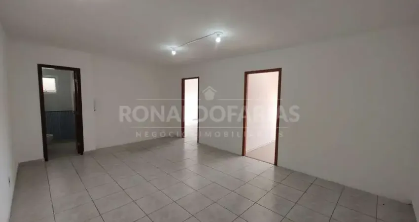 Sala comercial com 80m² para locação na região de Interlagos.