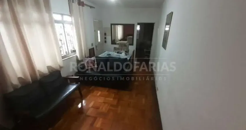 casa Terrea a venda com 03 dormitórios na região de Interlagos.