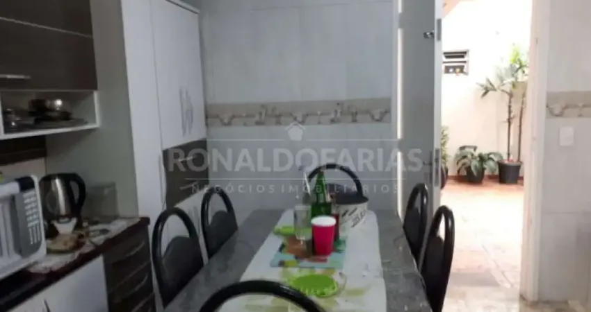 Sobrado a venda com 02 dormitórios na região de Interlagos.