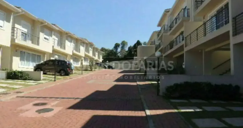 Sobrado em condomínio fechado a venda com 04 suítes em interlagos