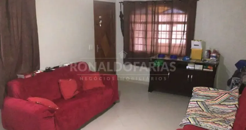 Casa à Venda em Interlagos com 3 Dormitórios 1 Suíte e 2 Vagas de Garagem