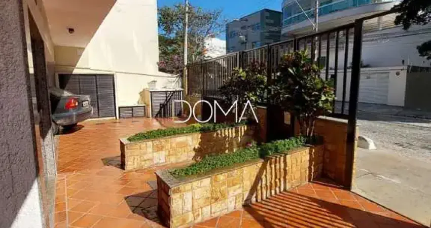 Amplo apartamento a uma quadra da Praia do Forte