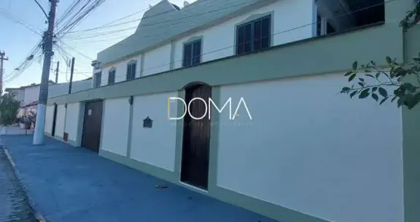 Casa em condomínio reformada próximo do canal