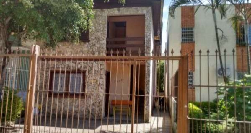 Casa com 3 quartos à venda na Rua Guilherme Alves, 705, Petrópolis, Porto Alegre