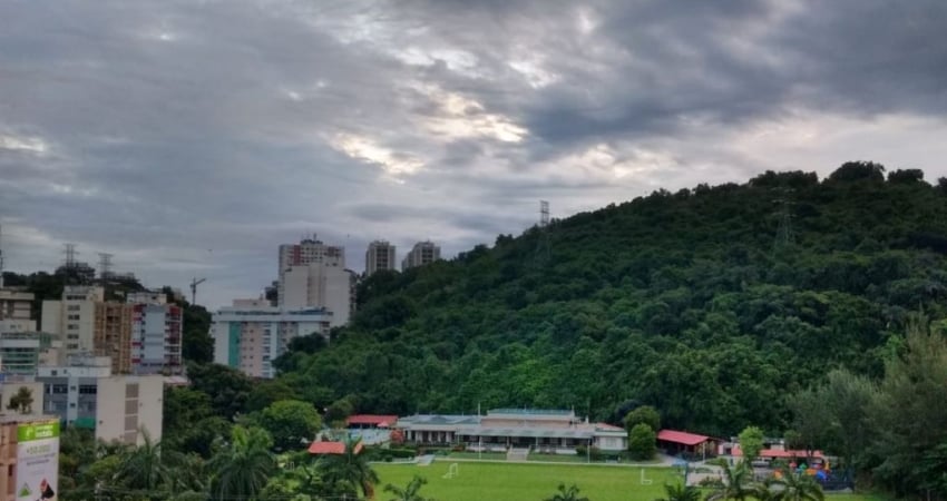 Apartamento Indevassado,  03 Quartos e Garagem - Juntinho do Colégio Abel