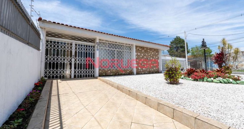 Imóvel de Alto Padrão no Cajuru: Casa com 3 Quartos, 1 Suíte, 3 Banheiros, 2 Vagas de Garagem e 200m² em Curitiba, PR.