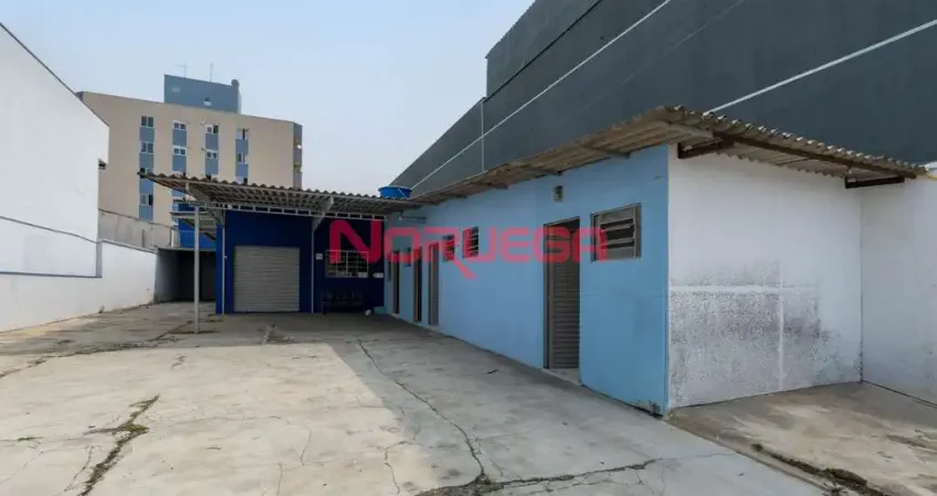 Barracão Comercial de Alto Padrão em Curitiba - Santa Cândida  5 salas, 3 banheiros, 6 vagas de garagem  290 m²