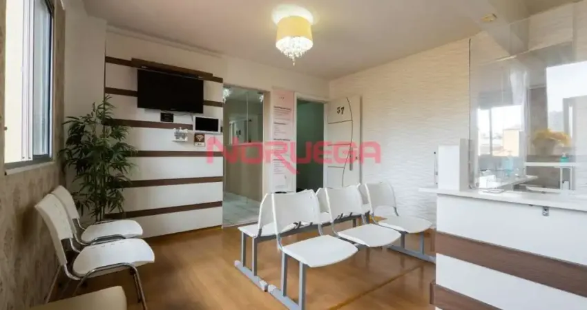 Sala Comercial de Alto Padrão à Venda no Centro de Curitiba-PR: 5 Salas, 2 Banheiros, 100,04 m² de Área