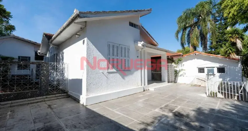 Casa com 3 quartos para alugar na Rua Solimões, 541, Mercês, Curitiba