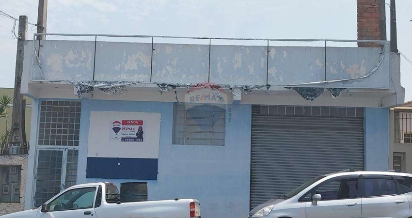 Salão Comercial com 02 casas. Excelente localização!