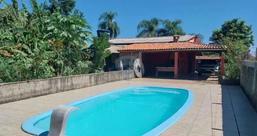 Espaçosa chácara com piscina, em Quintas de Pirapora I