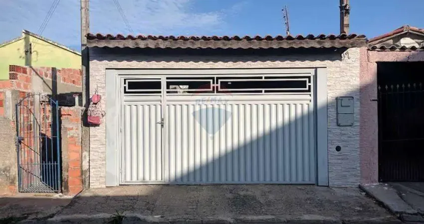 Casa à venda no Campo Largo, dista  poucos metros da avenida principal