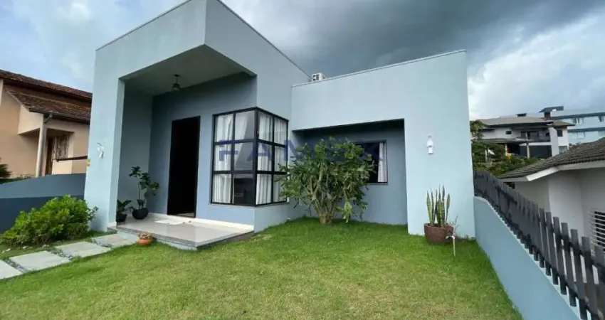 CASA COM PISCINA A VENDA NO BAIRRO SÃO LUIZ EM PATO BRANCO - 01 SUÍTE + 02 QUARTOS - CA729