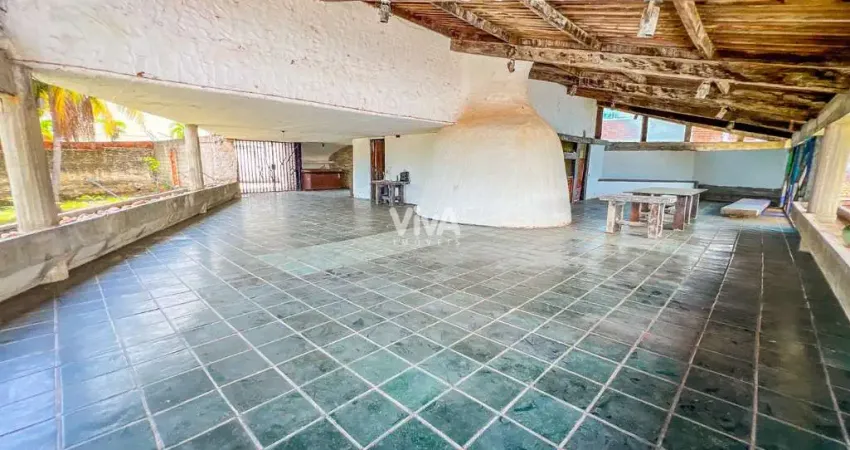 Casa com 3 quartos à venda na Rua Glaura Arruda Alcântara, 70, de Lourdes, Fortaleza