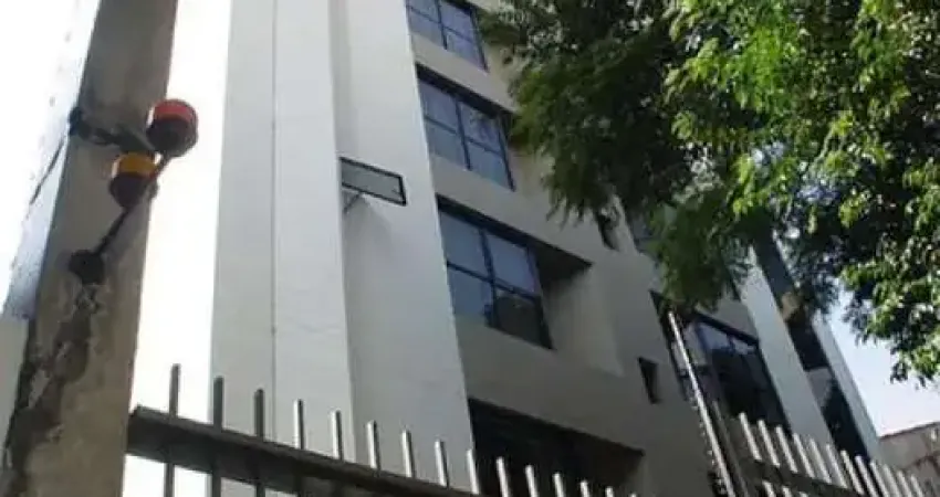 Apartamento com 32m² de área útil, 1 vaga, 1 dormitório sendo 1 suíte, 2 banheiros, varanda.