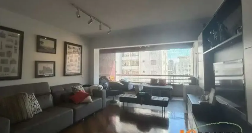 Apartamento com 118 m², 3 dormitórios, sendo 1 suíte, living para 2 ambientes com varanda, 2 vagas