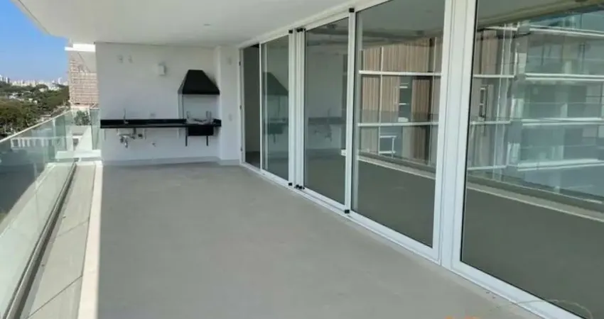 Apartamento com 227m² de área útil, com 3 dormitórios sendo 3 suítes, 4 vagas