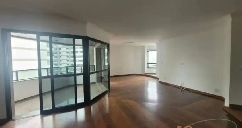 Apartamento com 210 m² de área útil, 4 dormitórios, sendo 2 suítes, 4 vagas