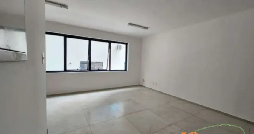 Sala comercial com 28 m², sala com ar condicionado, 1 banheiro