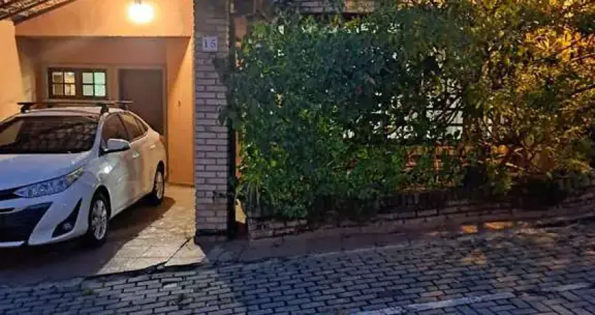 Casa triplex á venda, Área Total 379m², 3 Dorms, Suíte, 2 Vagas - Granja