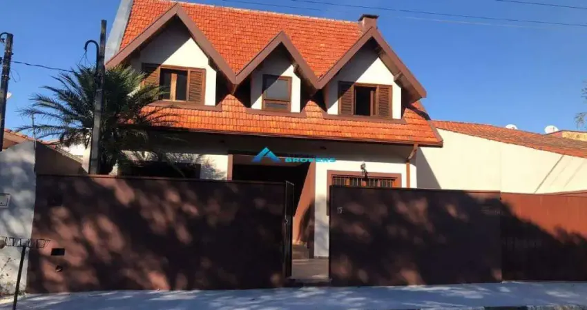 Casa a venda c/ 3 dorms, total de 300 m², amplo quintal com piscina e churrasqueira, louveira sp