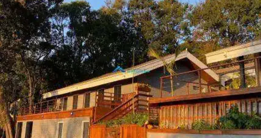 Excelente Casa no Chácara Malota , com 2.422 m² de A/T e 520 m² de A/C com Piscina e muita natureza