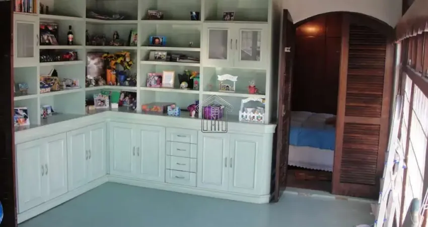 Sobrado jardim stella, 100 metros do troleibus, 3 dormitórios ( 1 suíte hidro massagem), sala lareira ( 50 m2 ), 4 vagas de garagem cobertas, churrasqueira coberta e fechada