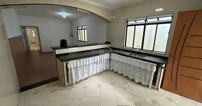 São duas casas para venda no bairro assunção, casa térrea conta com 2 dorm, 2 vagas, 214,86 m, 140,42 m casa de cima com 3 dorm, sala, cozinha e área de serviços.