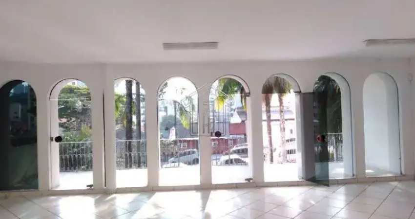 Casa Assobradada para Locação com Excelente Localização no bairro Centro, 9 salas, 2 suíte, 8 vagas, 640,00 m