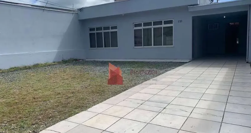 VENDA: Casa averbada com 3 Dormitórios e 4 vagas de garagem, São João, Itajaí/SC!