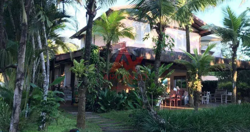 Sobrado  com 05 quartos ,  ideal para acomodar a família
