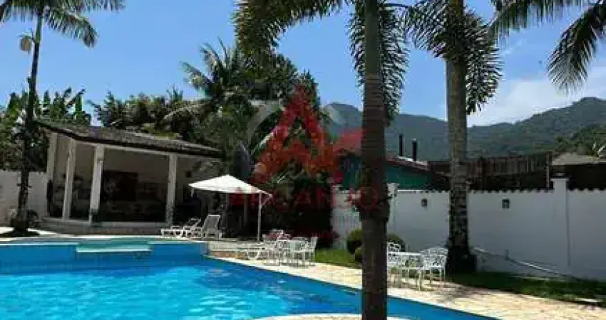 UBATUBA COUNTRY CLUBE - Casa com 6 domitórios a venda  em Condomínio fechado