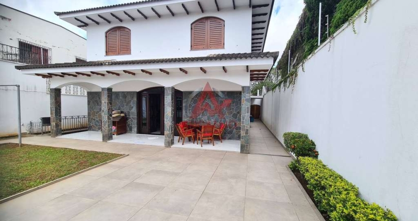 Casa de Alto Padrão 04 suítes, área de lazer,em São Paulo