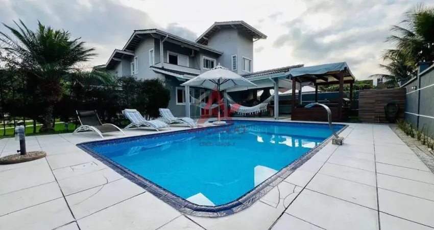 CASA A VENDA EM CONDOMINIO FECHADO COM 03 DORMITORIOS E 561 M² DE TERRENO