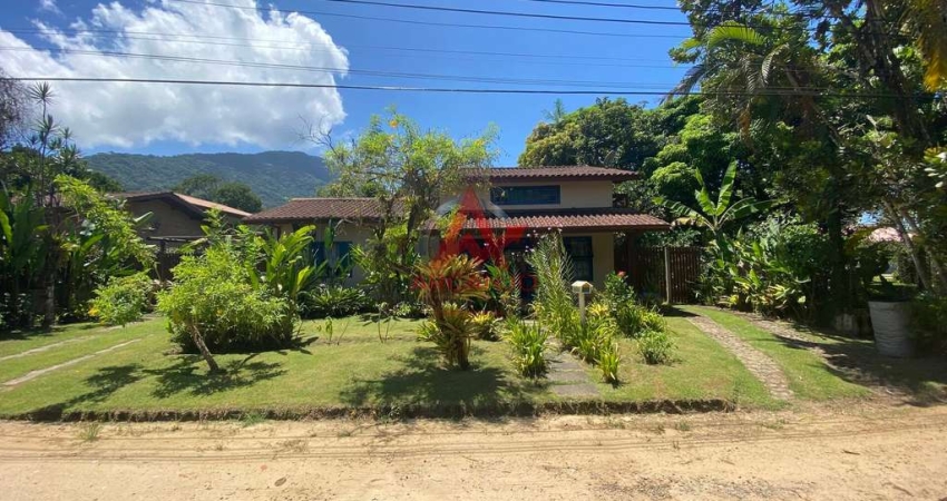 CASA A VENDA NO CONDOMINIO ITAMAMBUCA COM 03 DORMITORIOS PROXIMO AO MAR