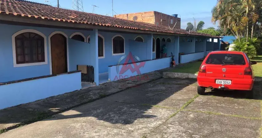Casa Padrão 02 dormitórios, 01 garagem em Caraguatatuba