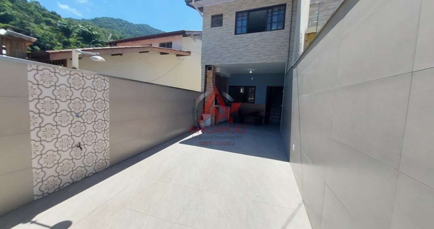 Casa com 4 dormitórios a 150 metros da  Praia da Enseada !