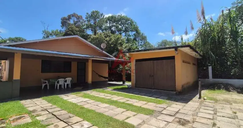 Casa à venda na praia do estaleiro (ubatumirim) em ubatuba/sp.