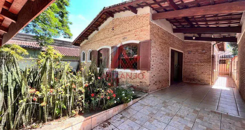 Casa Para Aluguel Definitivo Com 05  quartos , 03 suítes, no centro de Ubatuba