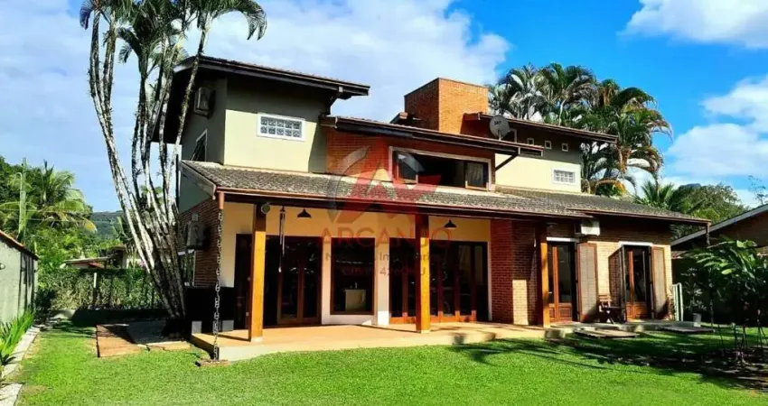 Casa a venda no condominio itamambuca com 05 dormitorios proximo a praia