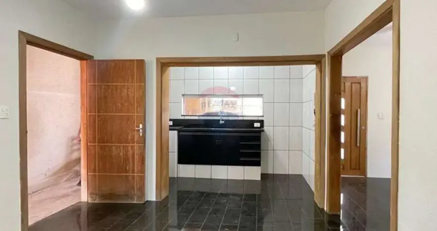Casa para locação no jardim thelja com 3 quartos sendo 1 suíte e uma edícula!
