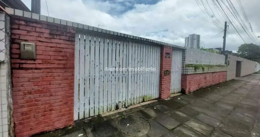 Apresentamos esta casa a venda que une espaço, conforto e praticidade no Engenho do Meio!